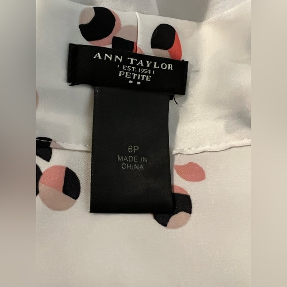 Sleeveless DeepV Neck multi color blouse size 6P - Picture 4 of 6